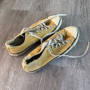 Converse Sneakers yellow